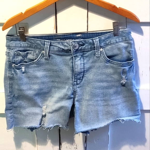 Seven7 Women's Distressed Light Wash Blue Denim Jean Shorts | Size 8 - Picture 1 of 7